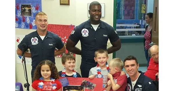 Thunderbirds Pay Special Visit To URS