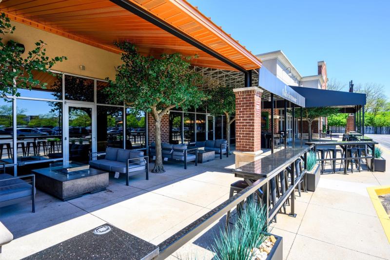 On Par Entertainment - Outdoor Patio