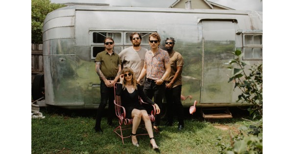 Mike Mains & The Branches | Free Concert