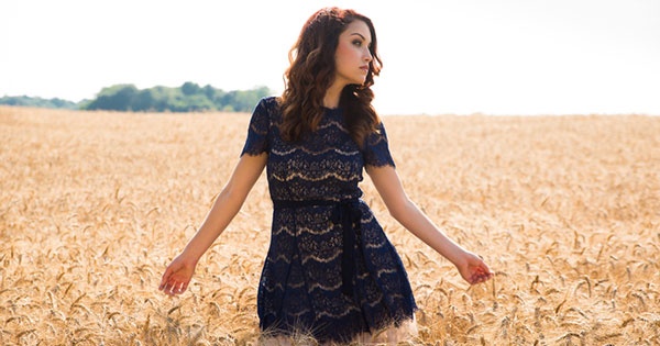 Internet sensation Alexandra Kay at Wings Sports Bar & Grille