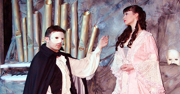 Review: ‘Phantom’ at La Comedia Dinner Theatre
