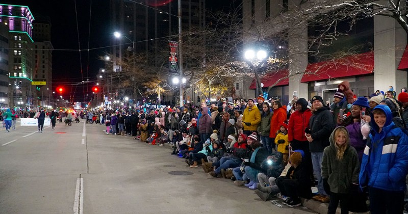 Dayton Holiday Festival - crowds at the parade