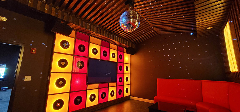 On Par Entertainment features Karaoke Rooms + Public Stage