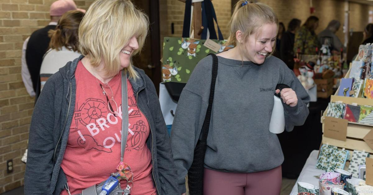 HOLIDAY ARTS AND CRAFTS SHOW - KETTERING