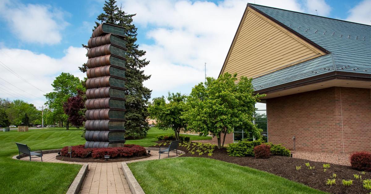 Spring Book Sale at Woodbourne Library