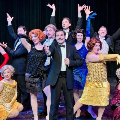 Review: Singin’ in the Rain at La Comedia Dinner Theatre